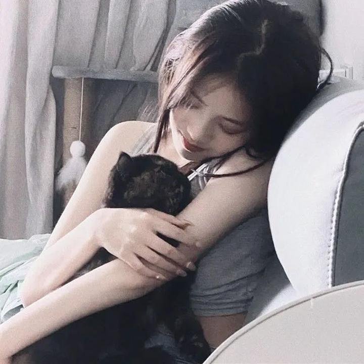比基尼琼斯和爱的圣殿